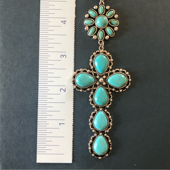 🦋🦋🦋 Faux Turquoise Cross Necklace 🦋🦋🦋 - Picture 3 of 12